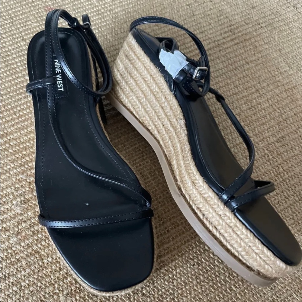 NWOT! Nine West platform sandals. Style wnalexx3. 7.5M. Black. Strappy.
